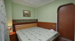 Мини-отель Патио Тольятти Стандартный двухместный номер с 1 кроватью или 2 отдельными кроватями-9